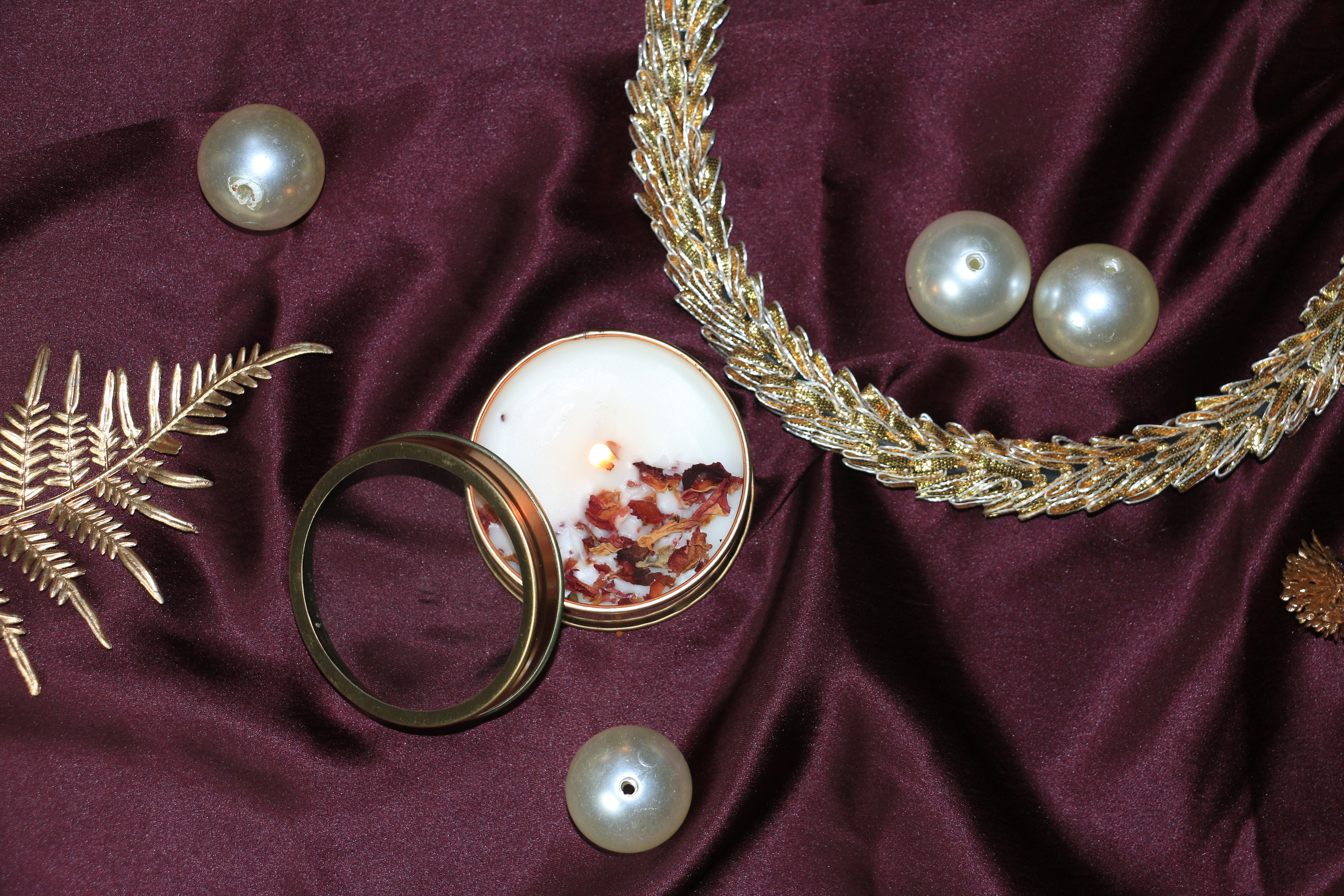 Peek-a-Bloom Tin Candle | 50g | Oud & Rose Fragrance – Pack of 1