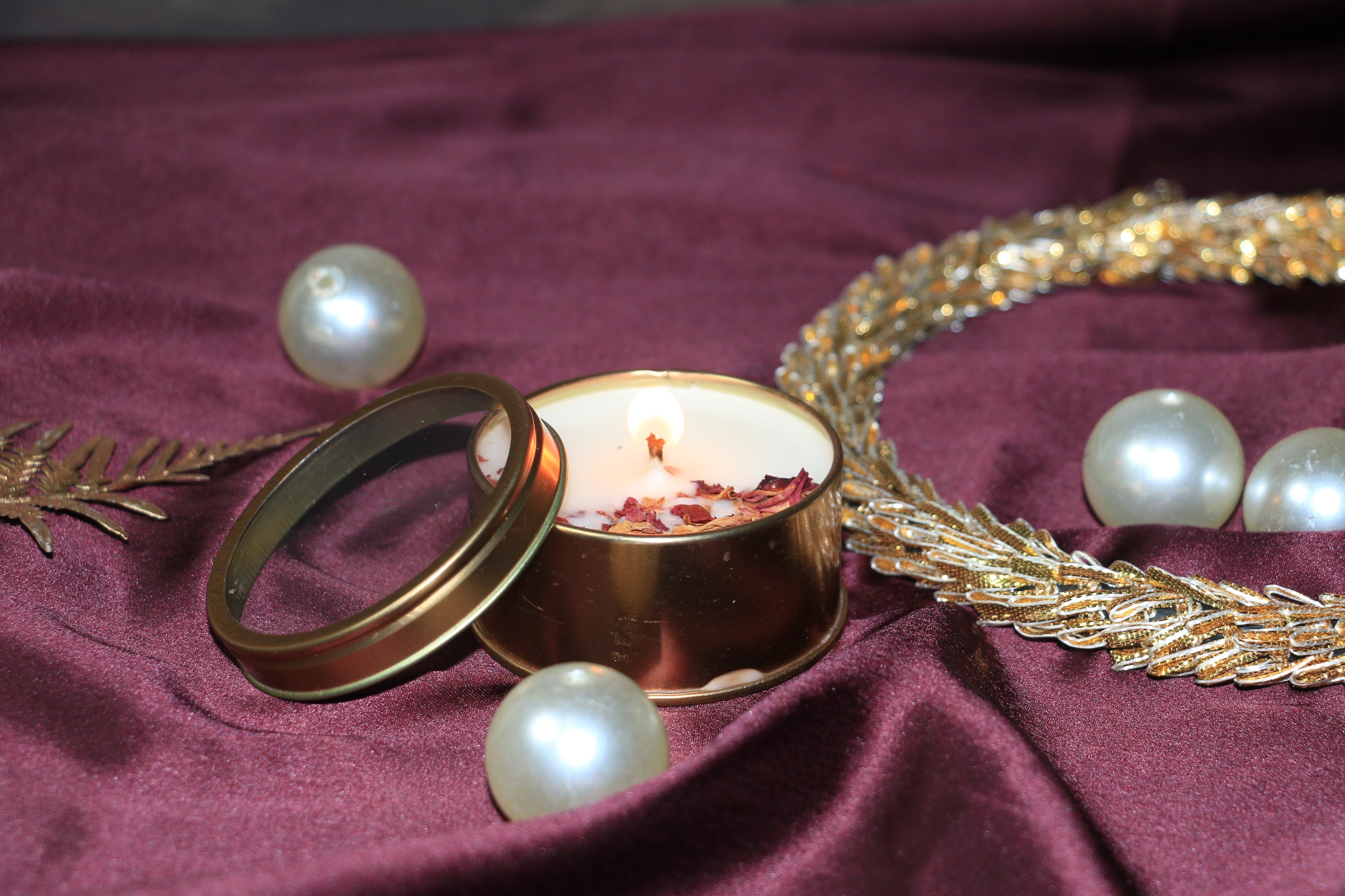 Peek-a-Bloom Tin Candle | 50g | Oud & Rose Fragrance – Pack of 1