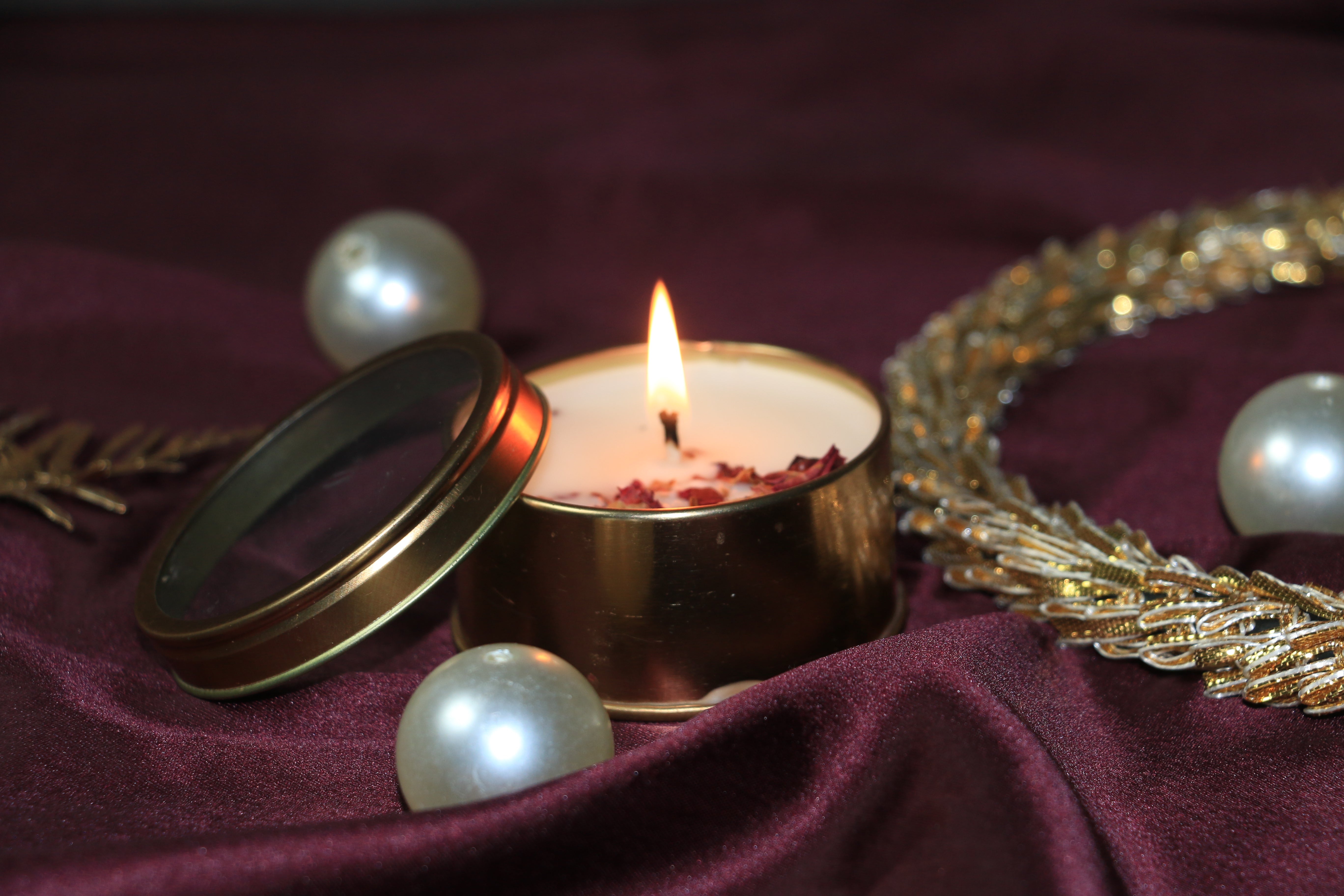 Peek-a-Bloom Tin Candle | 50g | Oud & Rose Fragrance – Pack of 1