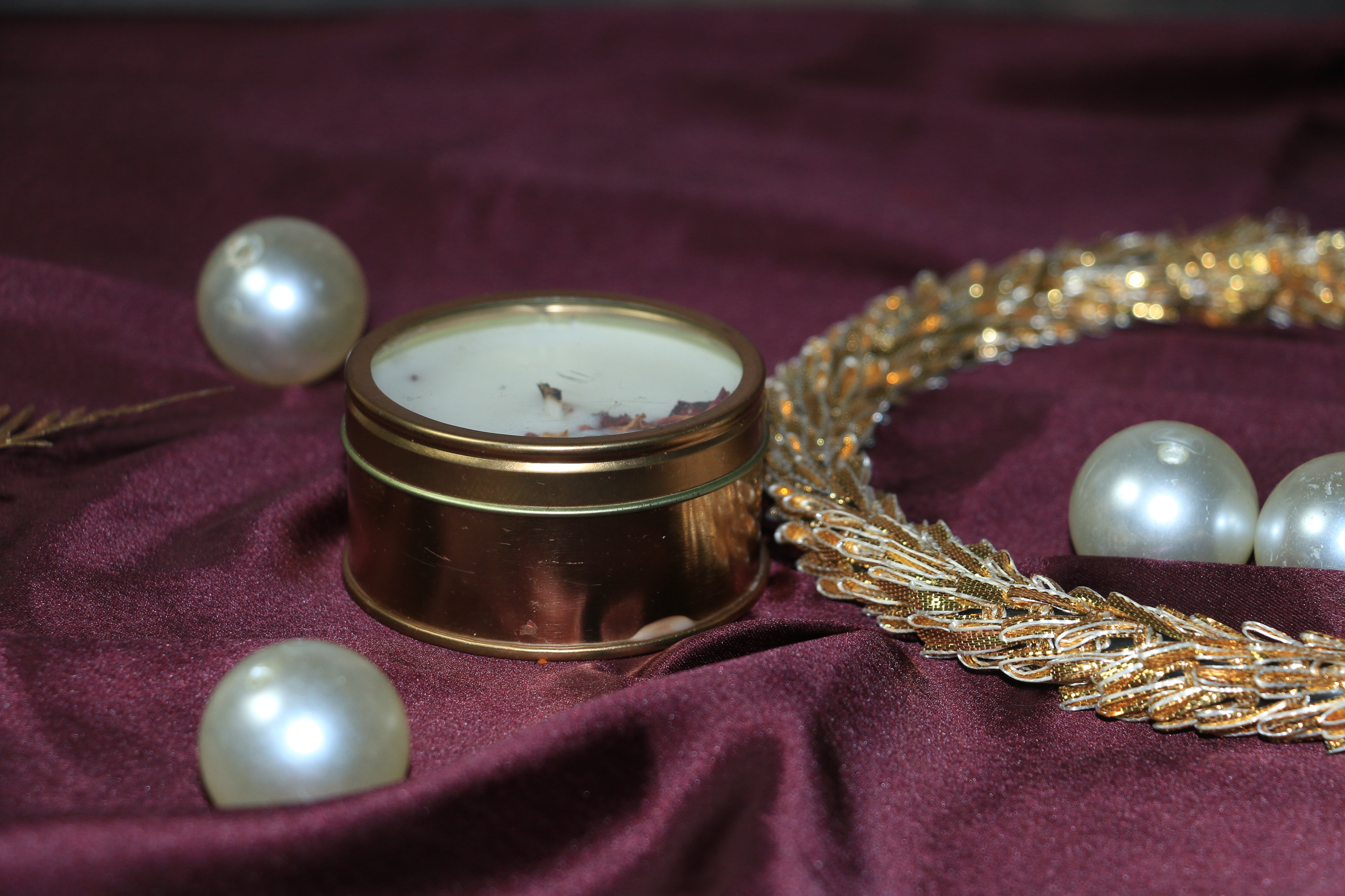 Peek-a-Bloom Tin Candle | 50g | Oud & Rose Fragrance – Pack of 1