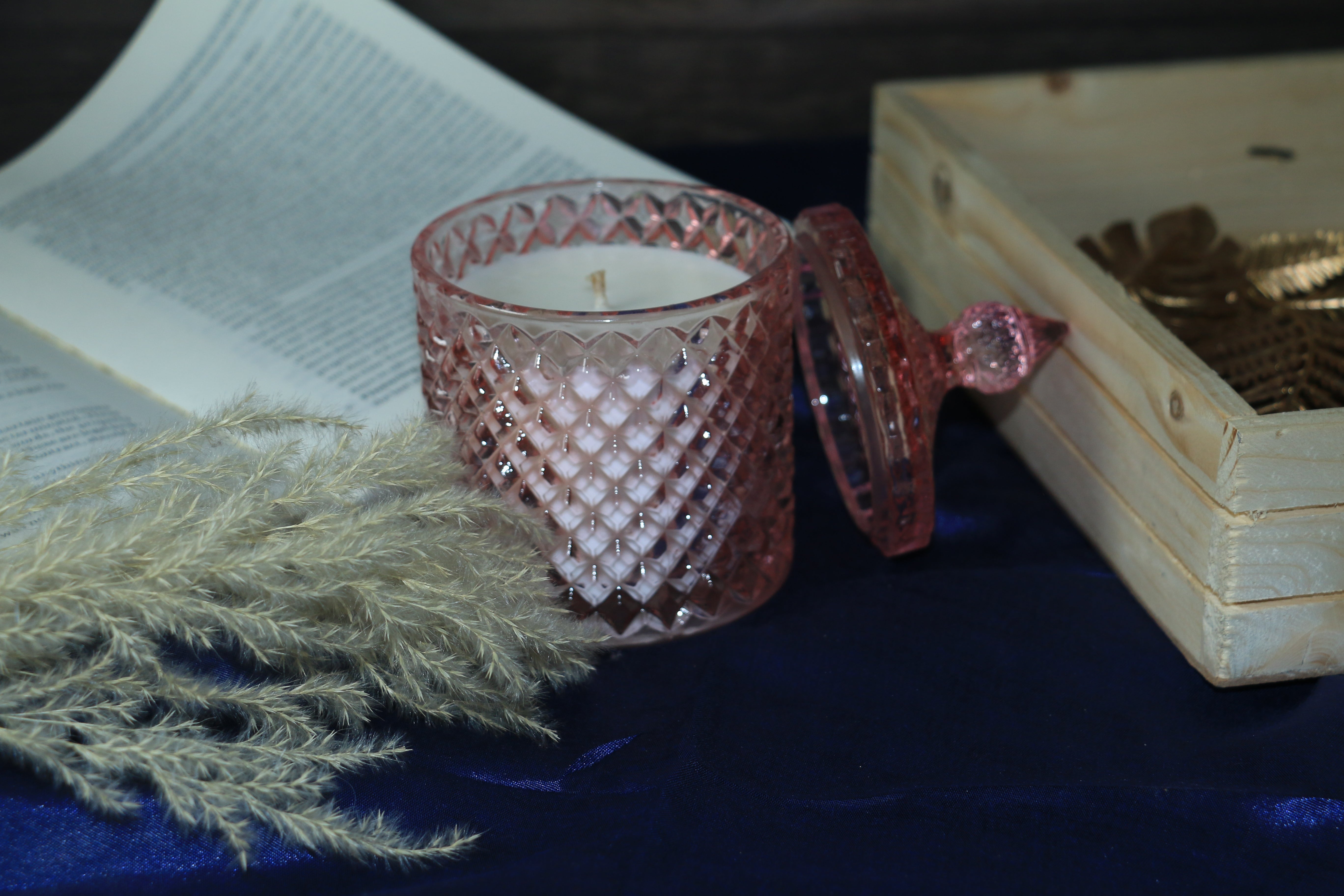 Diamond Cut Jar Candle 200g – Light Pink | Oud Scented | Premium Soy Wax | Luxury Home Décor & Gifting