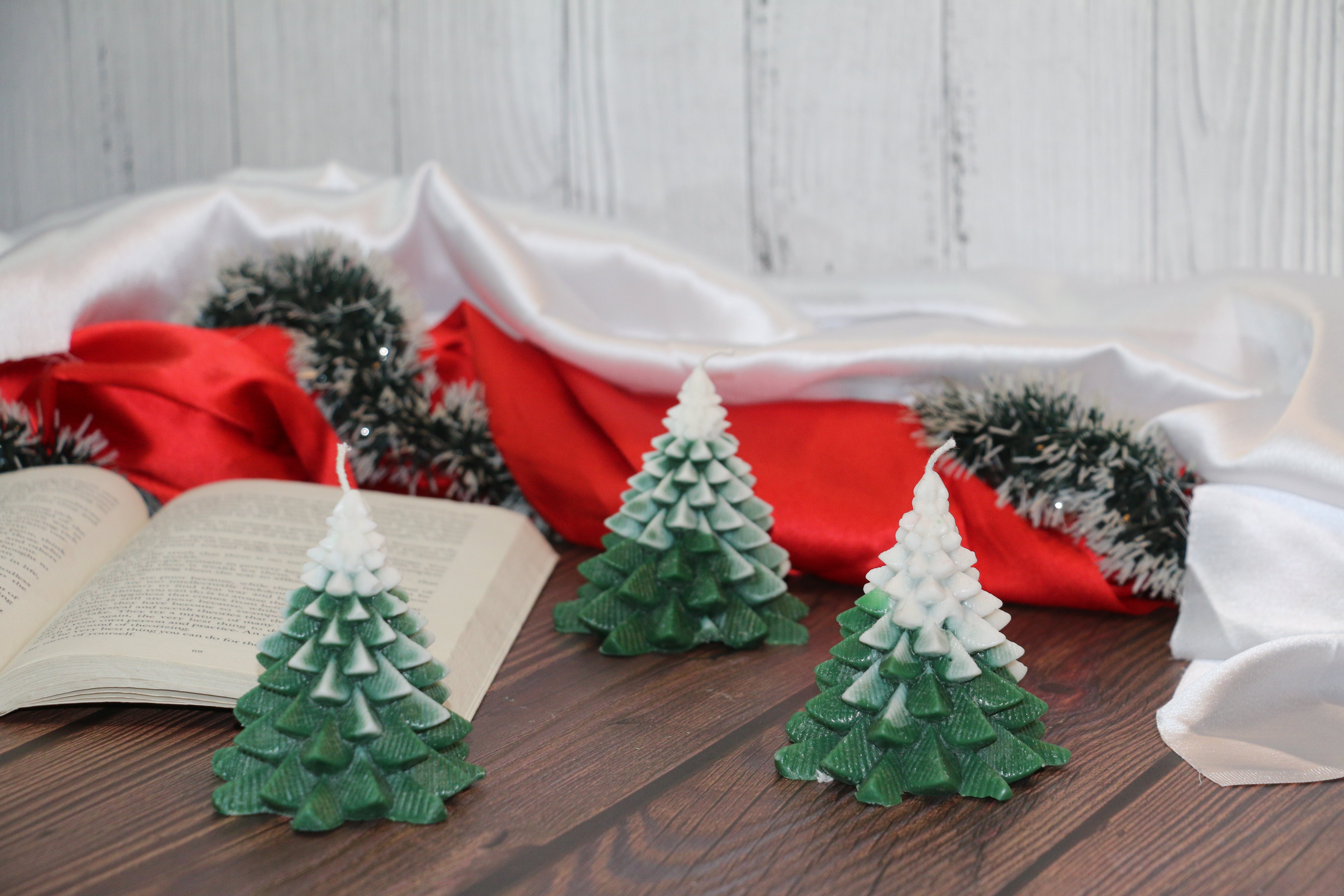 🎄 Christmas Tree Candle 55g – A Festive Glow for Your Holiday Decor