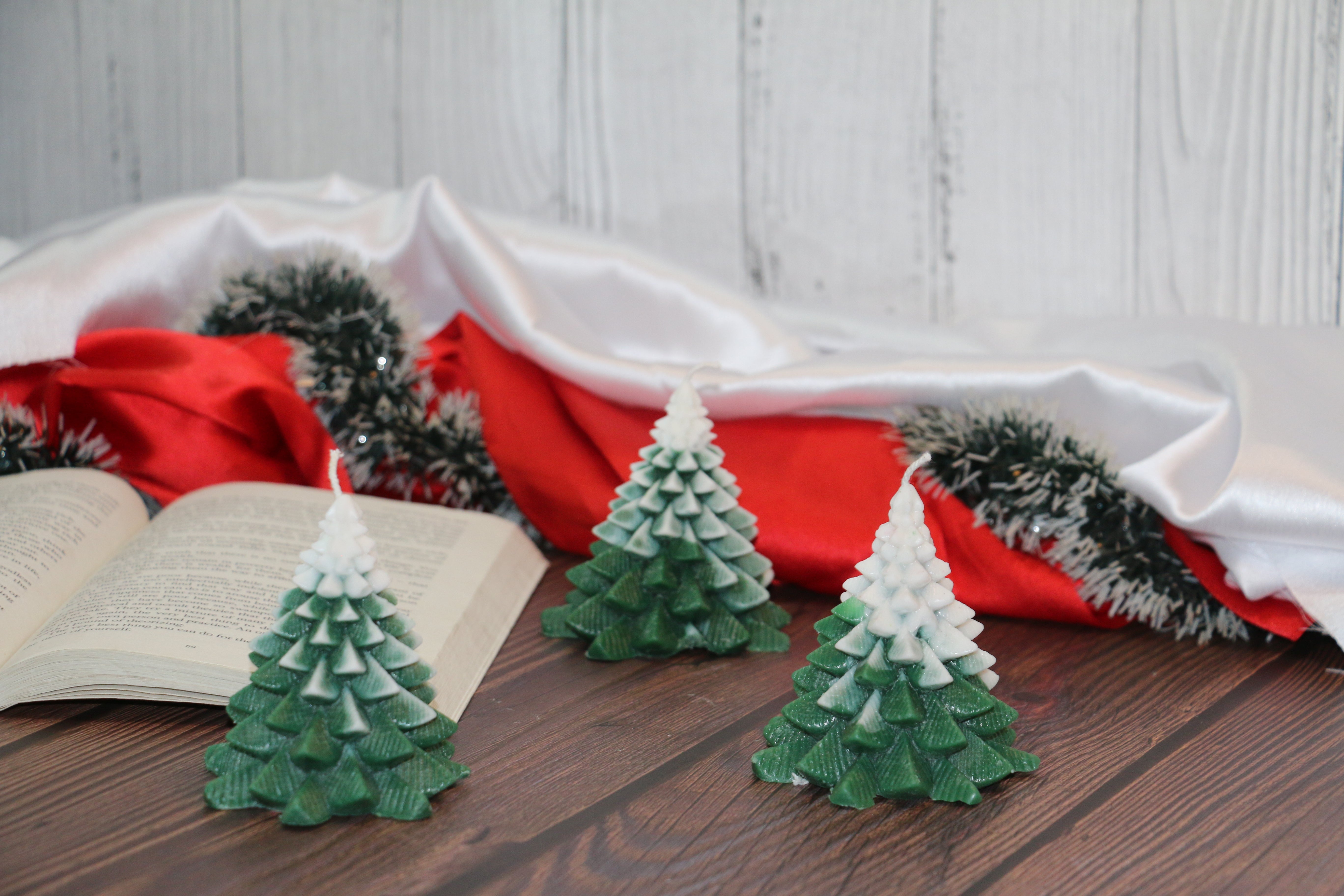 🎄 Christmas Tree Candle 55g – A Festive Glow for Your Holiday Decor