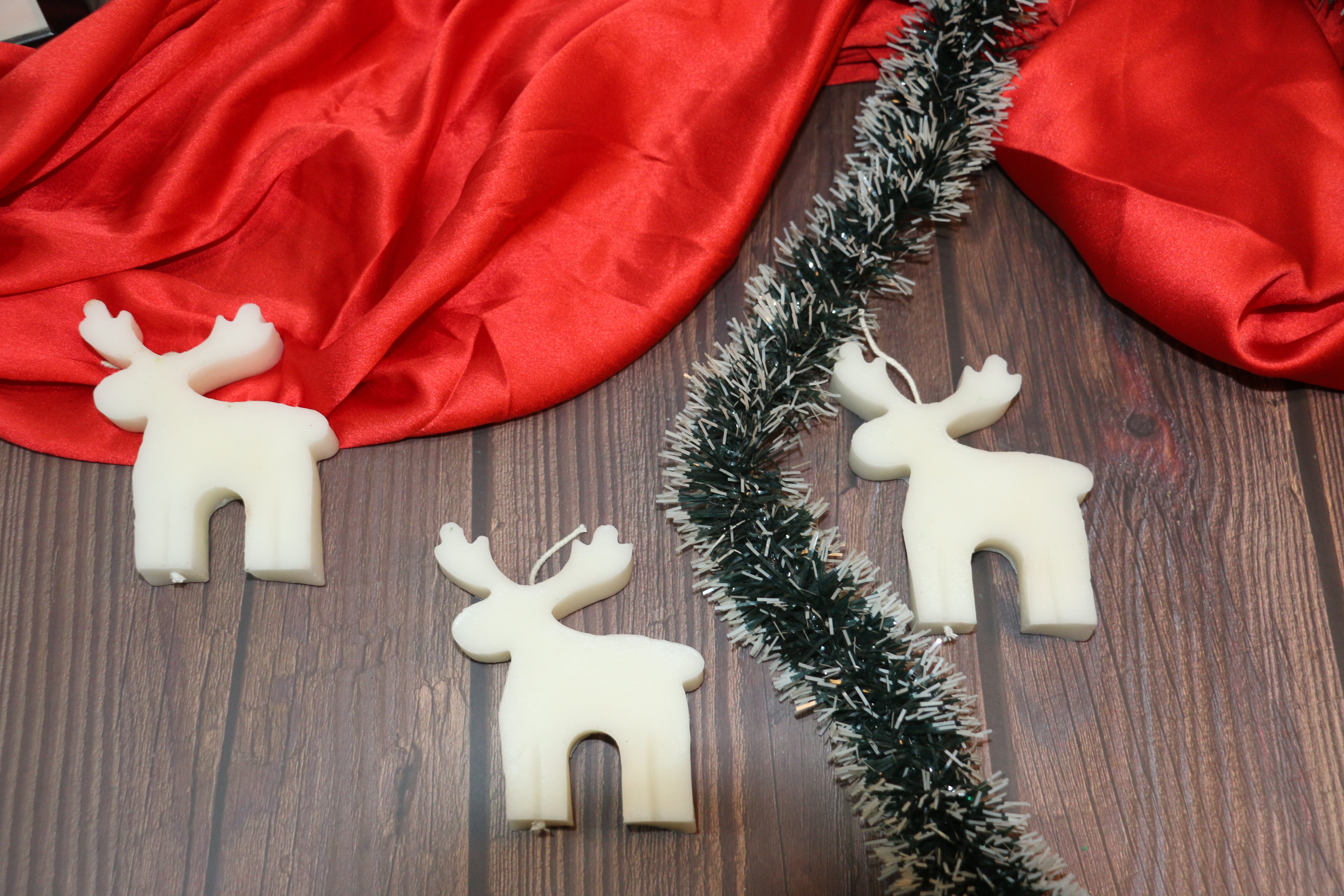 Reindeer Candle – 50g – White Elegance with Christmas Magic