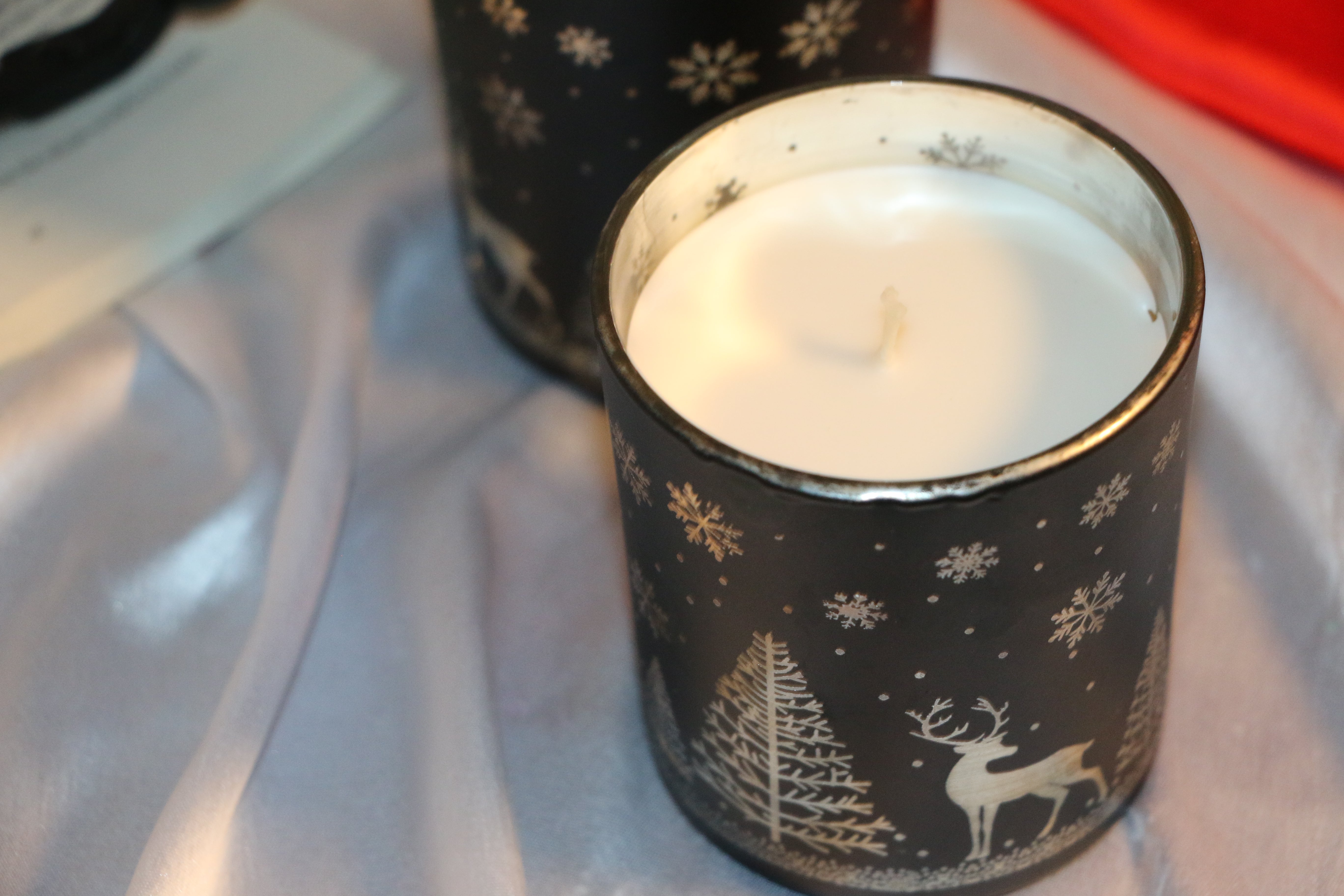 🎄 Black Mercury Glass Christmas Candle – Saffron & Rose Fragrance (180ml)