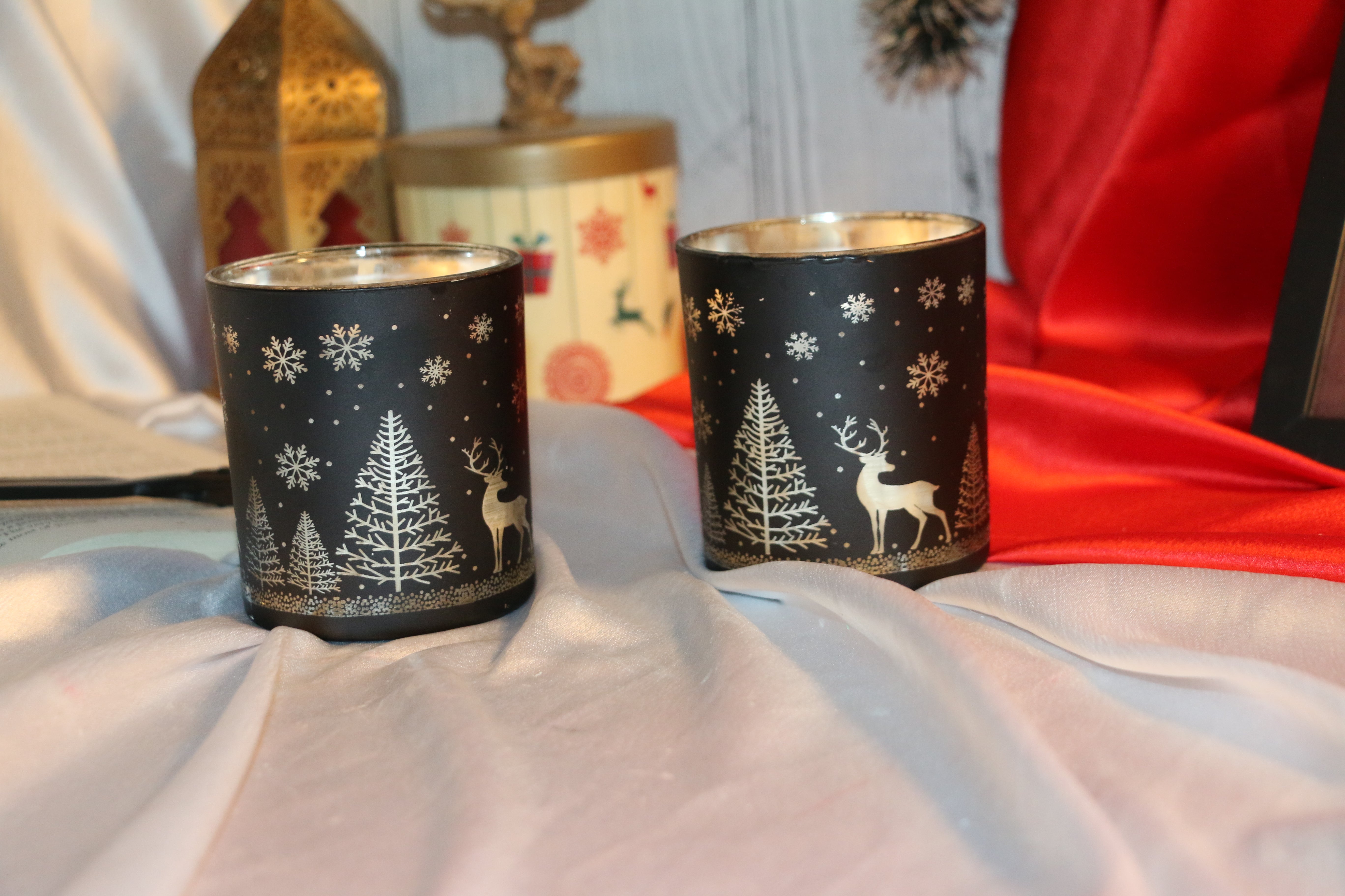 🎄 Black Mercury Glass Christmas Candle – Saffron & Rose Fragrance (180ml)