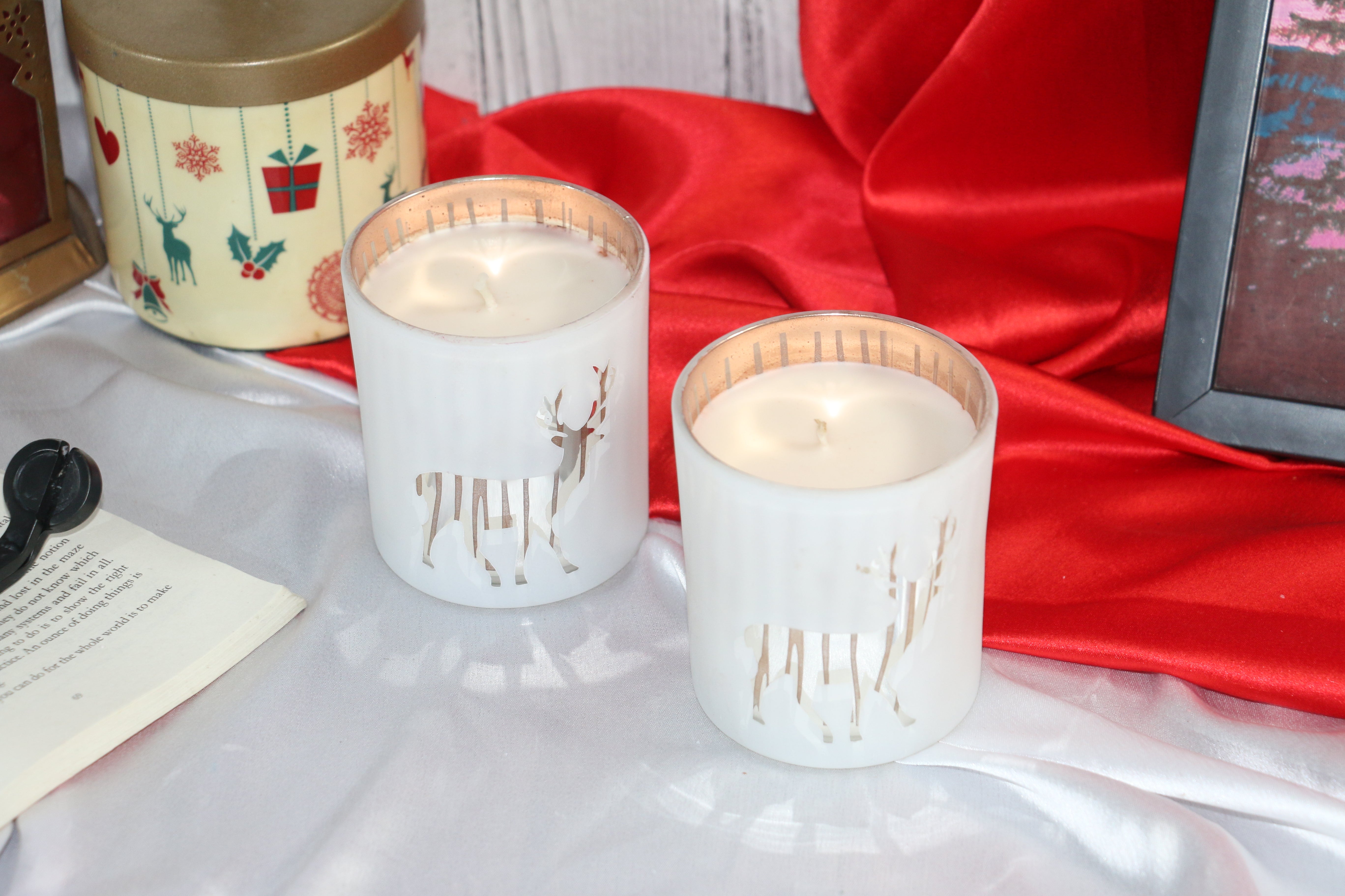 White Frosted Reindeer Candle – Vanilla & Lavender Fragrance