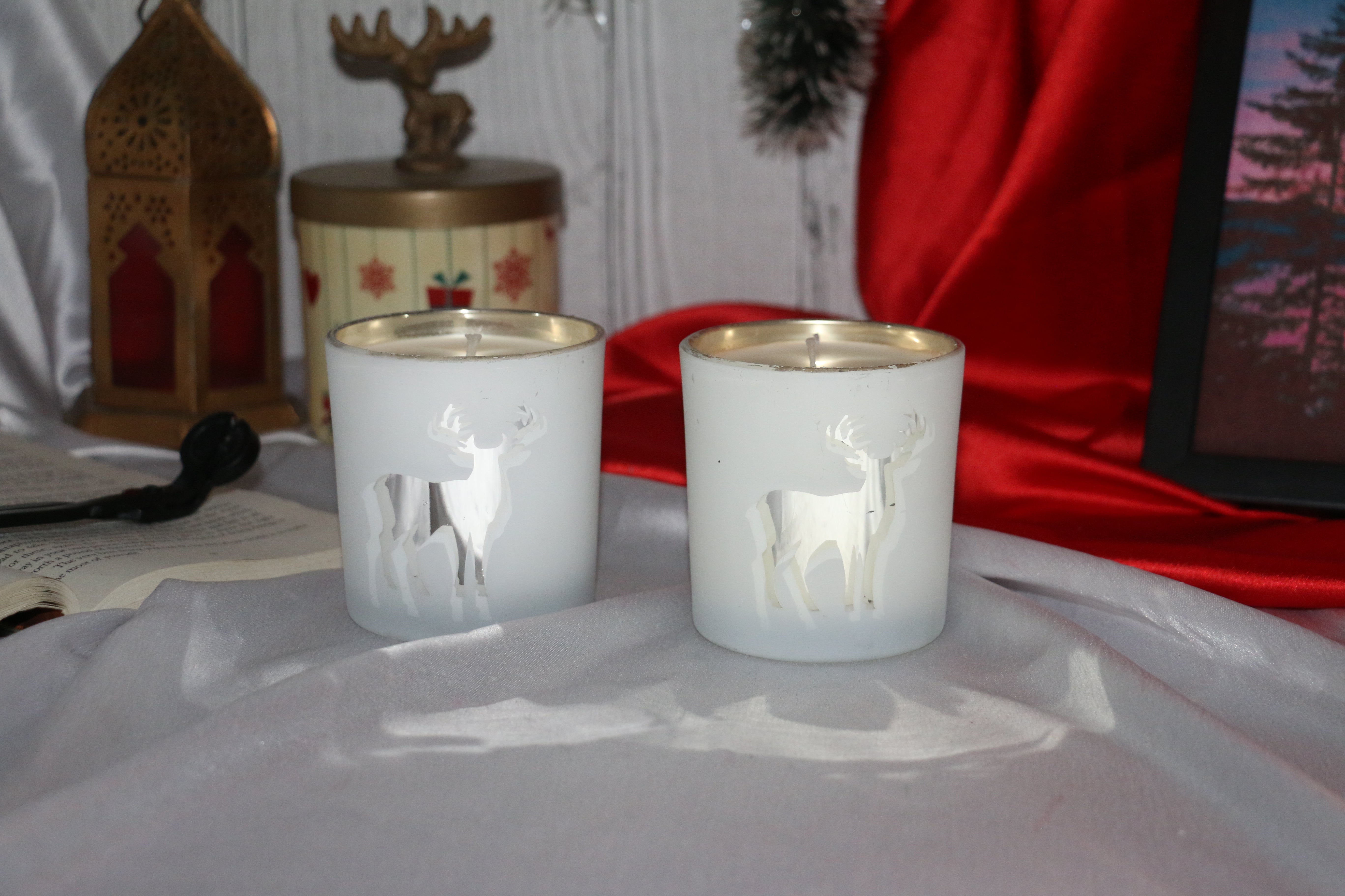 White Frosted Reindeer Candle – Cinnamon & Vanilla Fragrance (180ml)