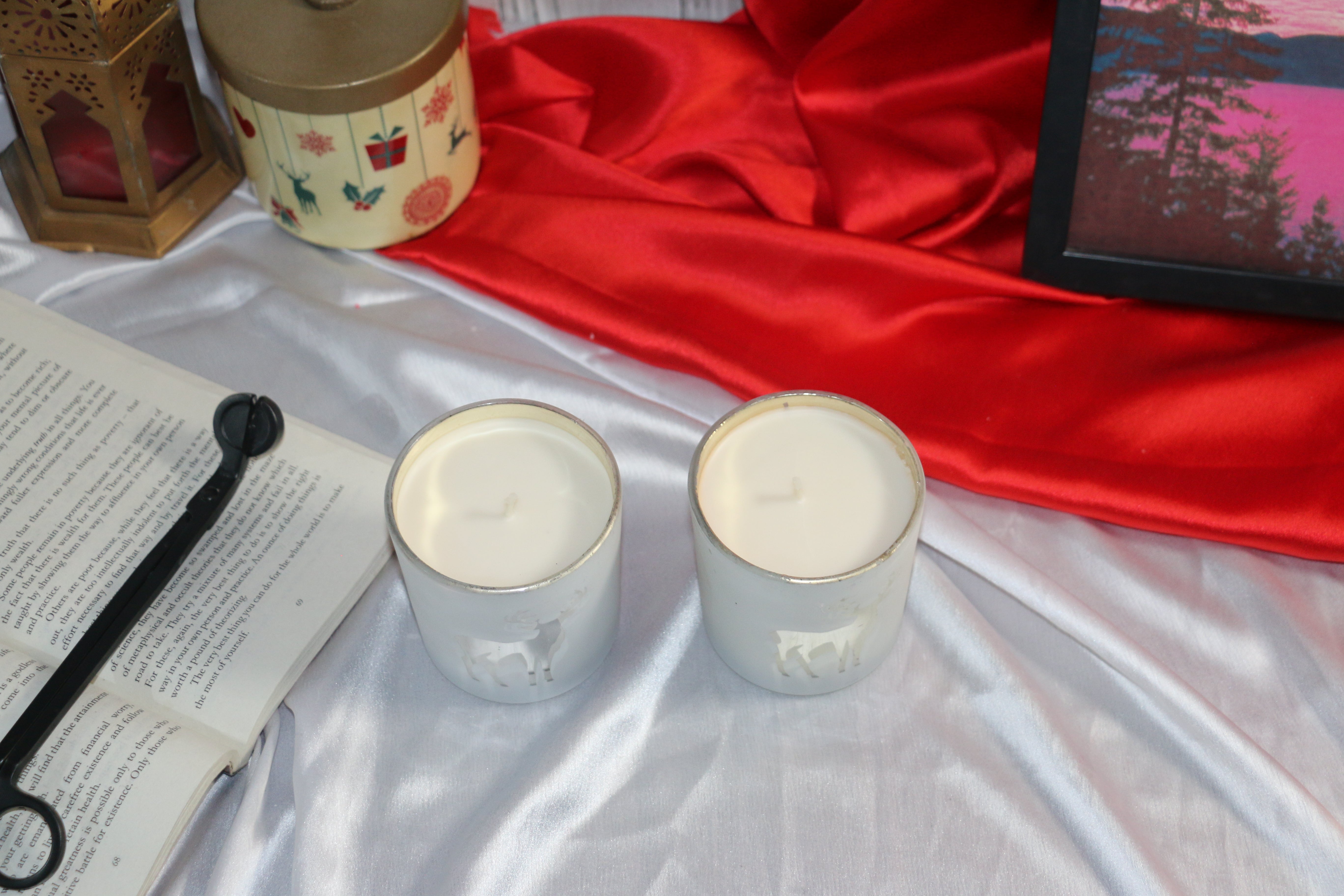 White Frosted Reindeer Candle – Cinnamon & Vanilla Fragrance (180ml)