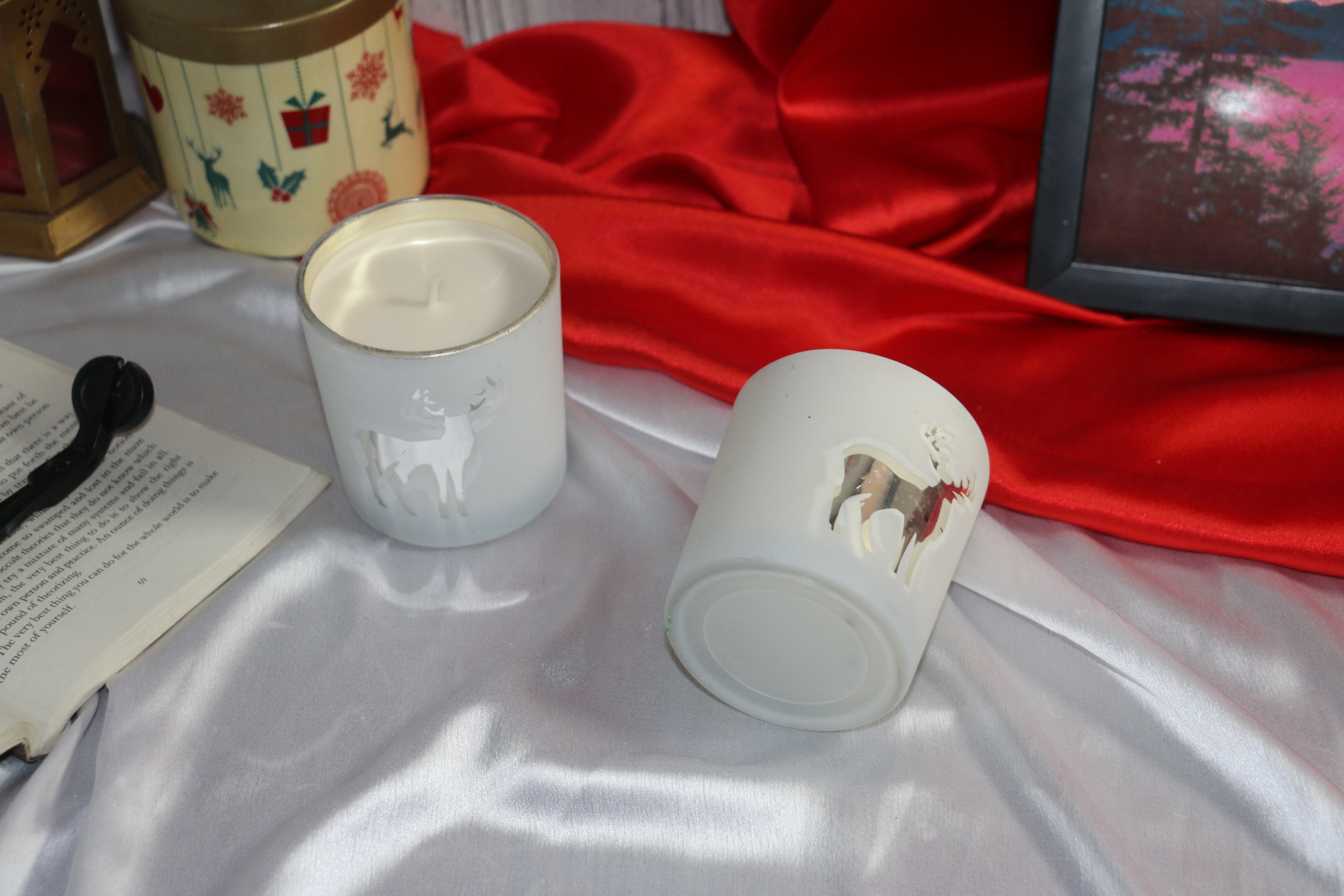 White Frosted Reindeer Candle – Cinnamon & Vanilla Fragrance (180ml)