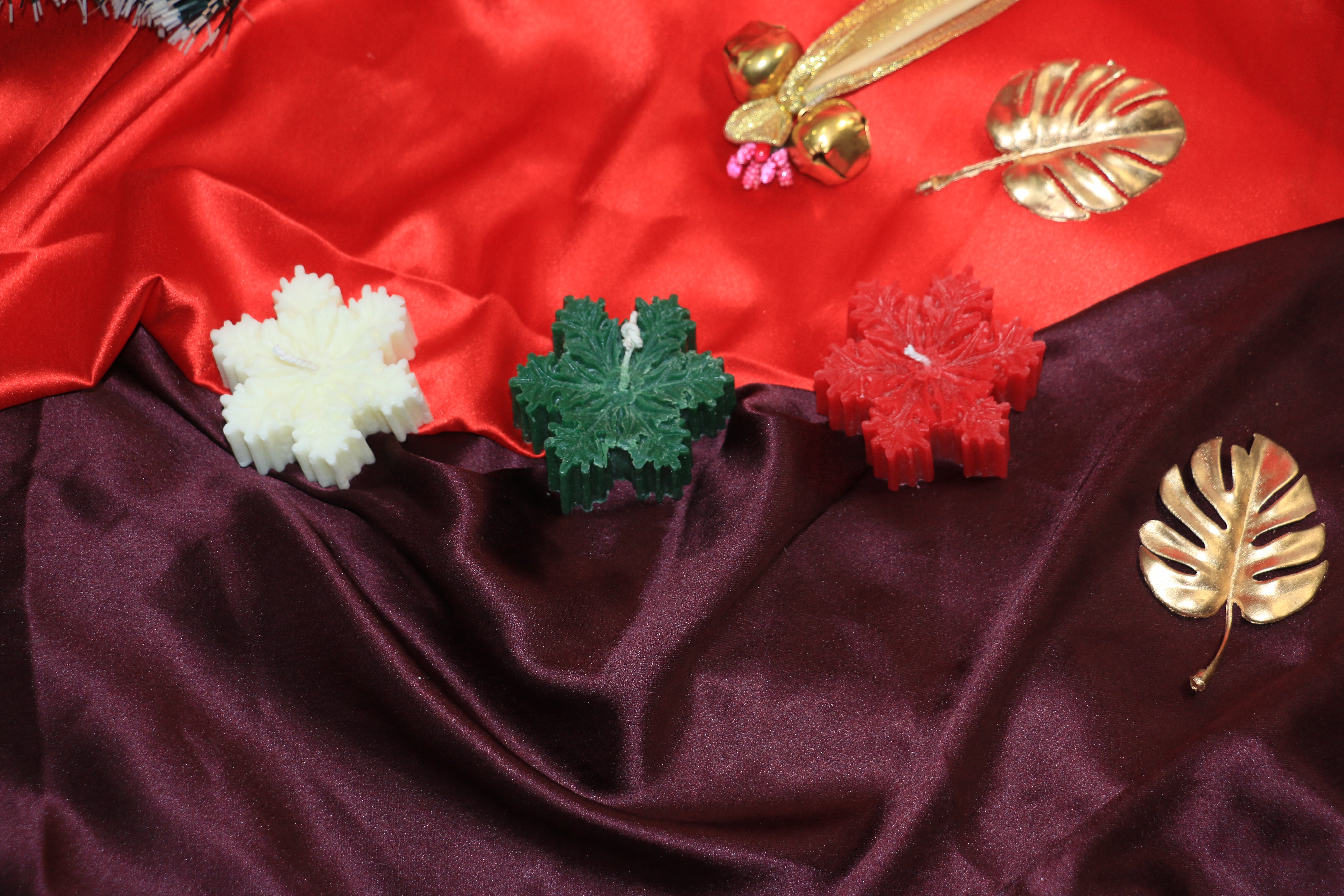 Snowflake Christmas Candle – Red | Green | White (Set of 3)