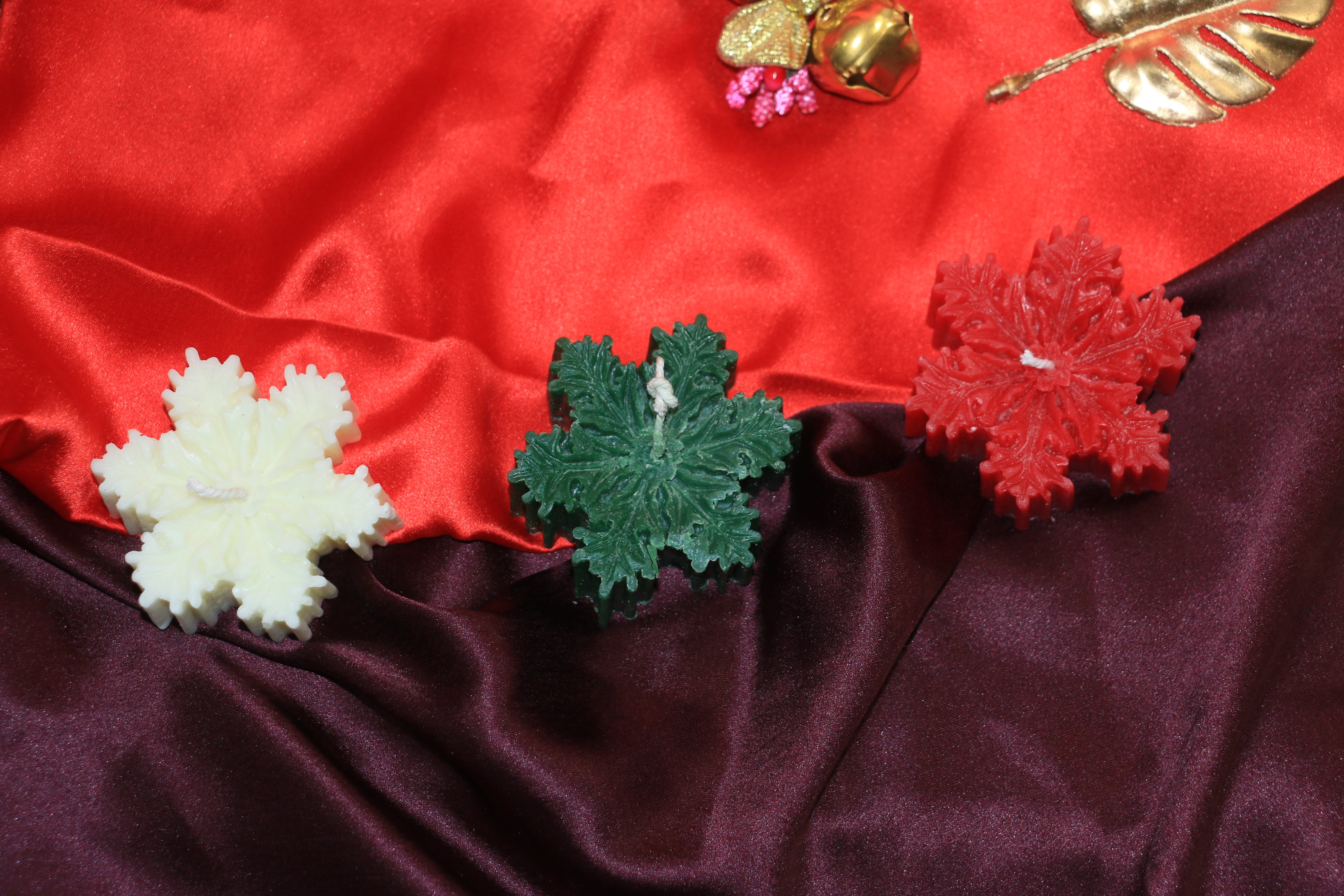Snowflake Christmas Candle – Red | Green | White (Set of 3)