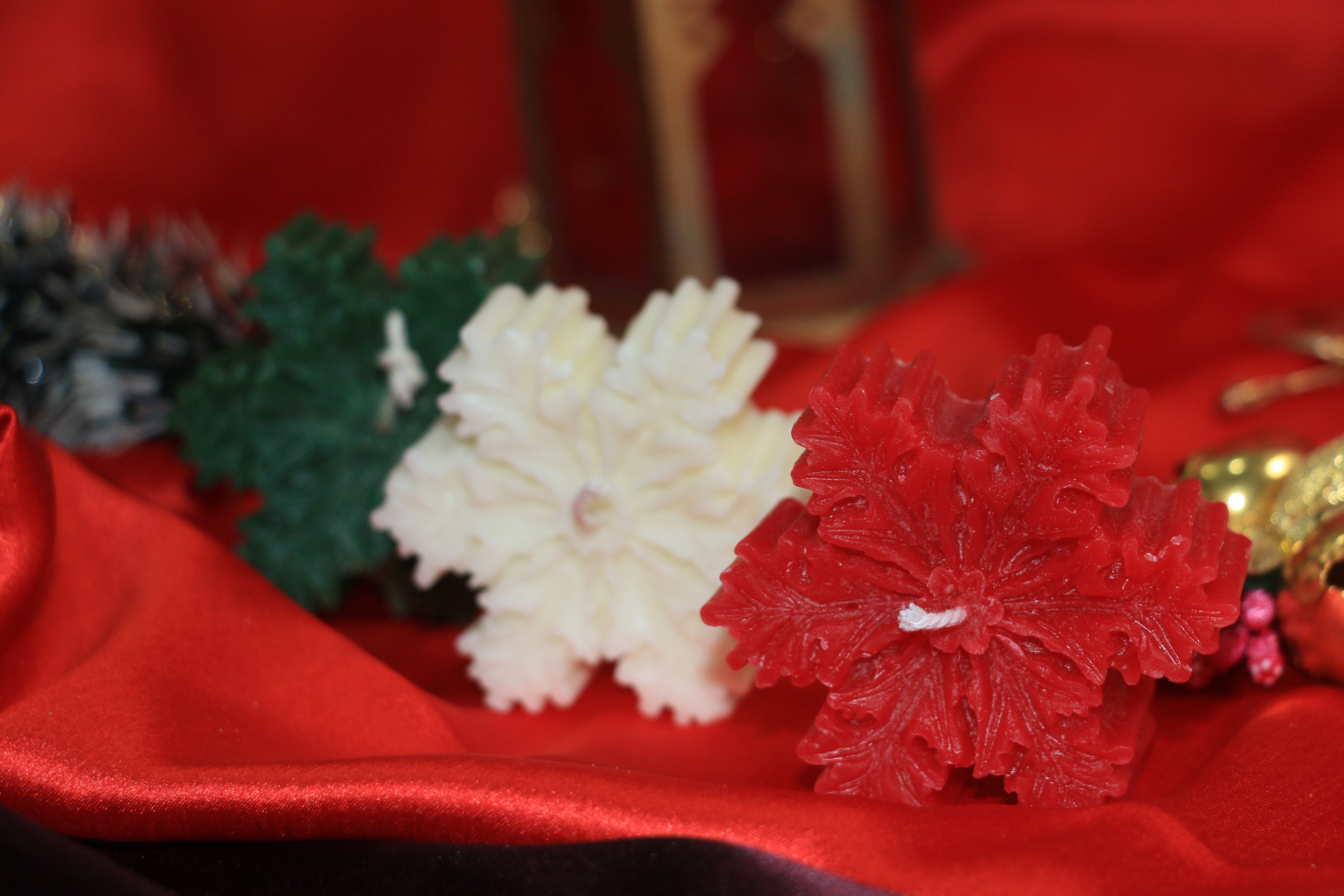 Snowflake Christmas Candle – Red | Green | White (Set of 3)